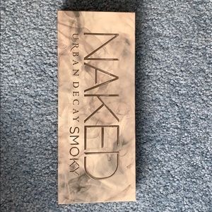 NEW Urban Decay Naked Smoky Eyeshadow Palette
